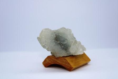 Apophyllite sur quartz f23 2 