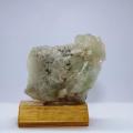 Apophyllite sur quartz f40 1 